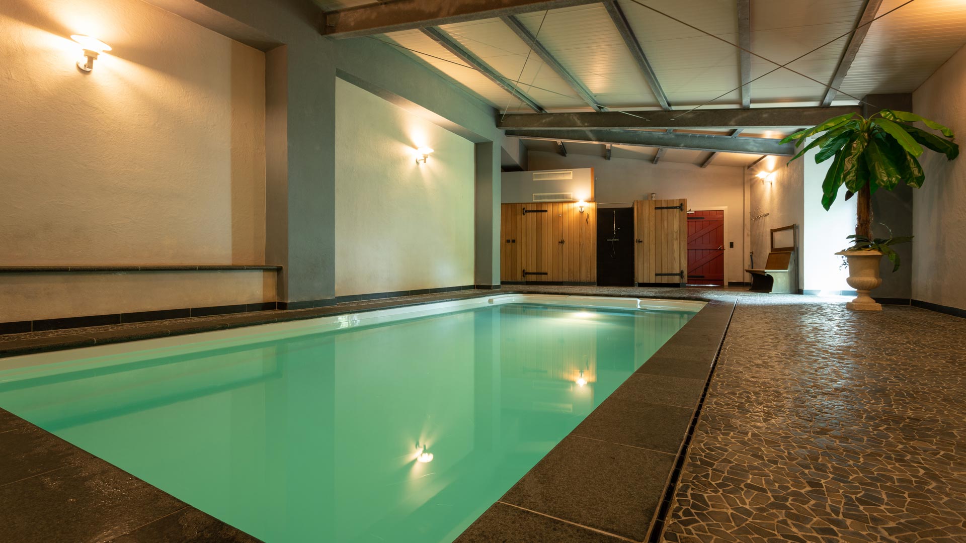Luxus-Ferienvilla mit Pool, Sauna und Whirlpool