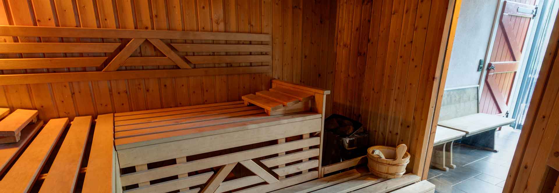 Sauna für 5 Personen und Whirlpool